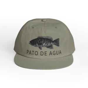 Olive-green cap with a black duck illustration and 'PATO DE AGUA' text.