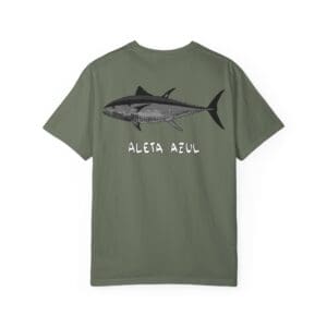 Green t-shirt with a shark graphic and "Aleta Azul" text.